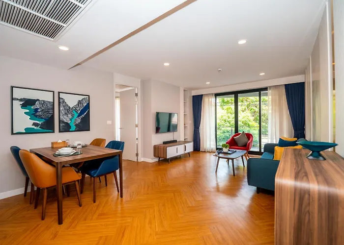 Hotel with pool: Amanta Hotel & Residence Sathorn