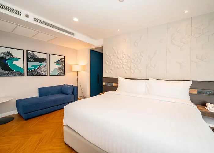 Hotel with pool: Amanta Hotel & Residence Sathorn