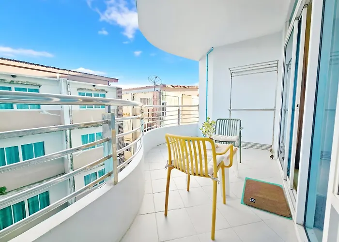 The Beach Bangsaen Condo 327/30